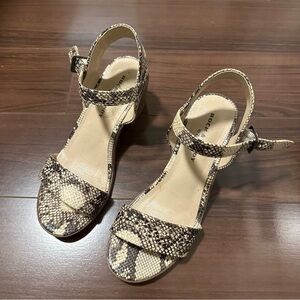 ROCK & CANDY by ZiGi snakeskin strappy block heel sandals Size 7